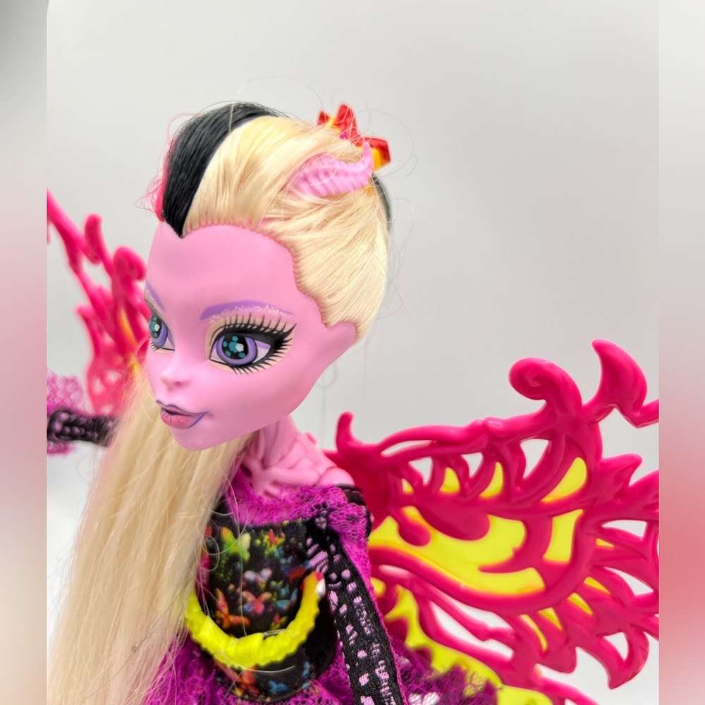 Monster High BONITA FEMUR Freaky Fusion Hybrid of Skelton & Moth Discontinued - Picture 4 of 15